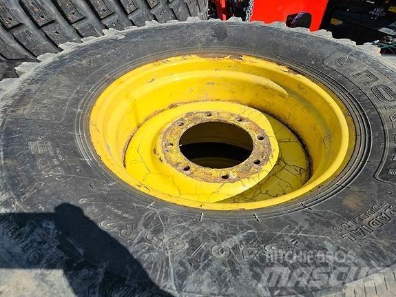 John Deere NOKIAN Traktorer