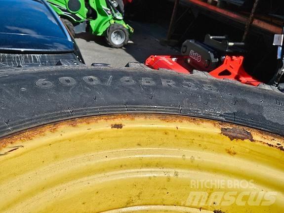 John Deere NOKIAN Traktorer