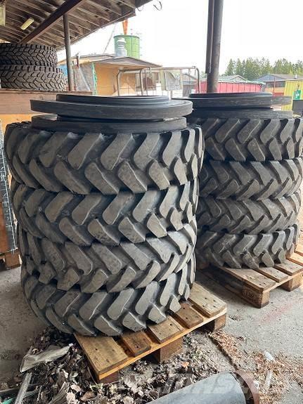 Kumho 10.00-20 Däck, hjul och fälgar