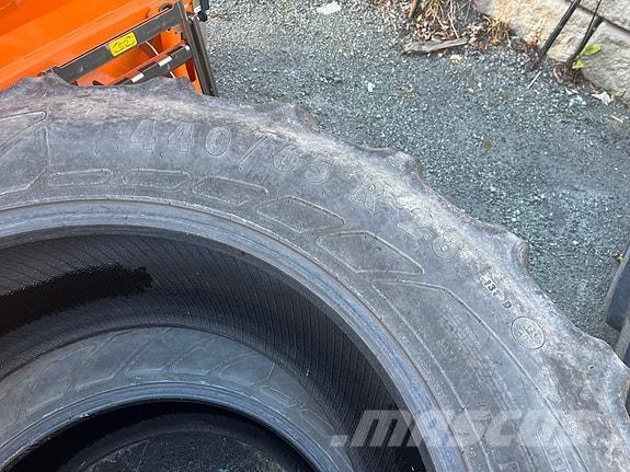 Mitas  Däck, hjul och fälgar