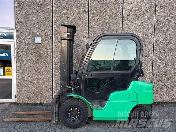 Mitsubishi FD25N Dieselmotviktstruckar
