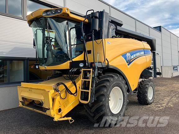 New Holland CX5080 Skördetröskor