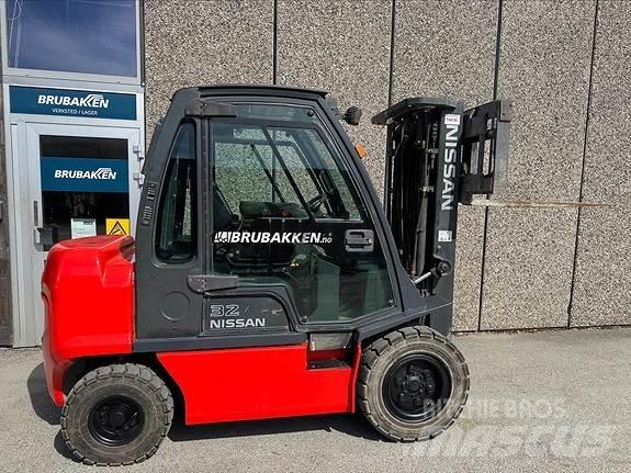 Nissan DF32 14436 Dieselmotviktstruckar
