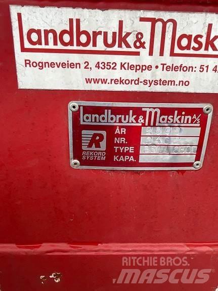 Rekord 8500 Fast- och kletgödselspridare