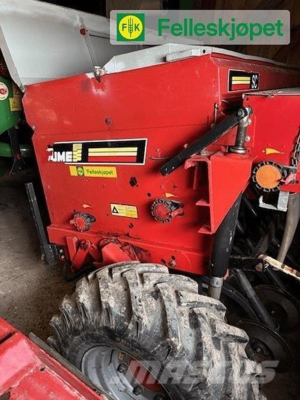 Tume kl 2500 Fast- och kletgödselspridare