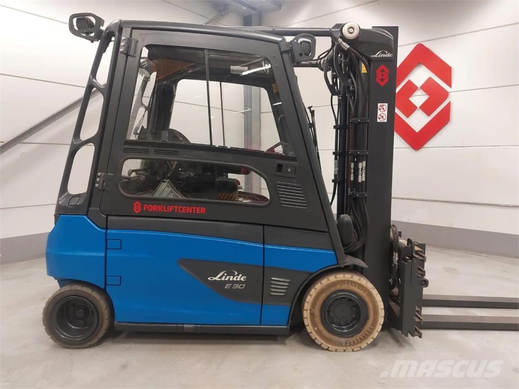 Linde E30L-01 Elmotviktstruckar
