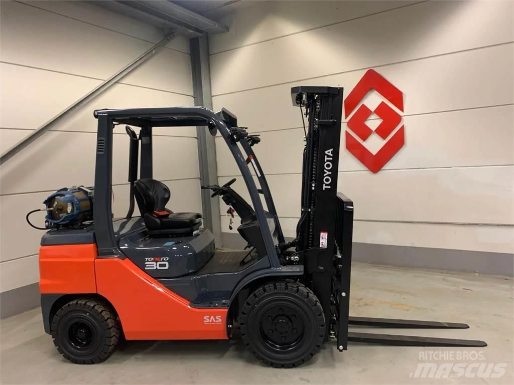 Toyota 02-8FGF30 Gasolmotviktstruckar
