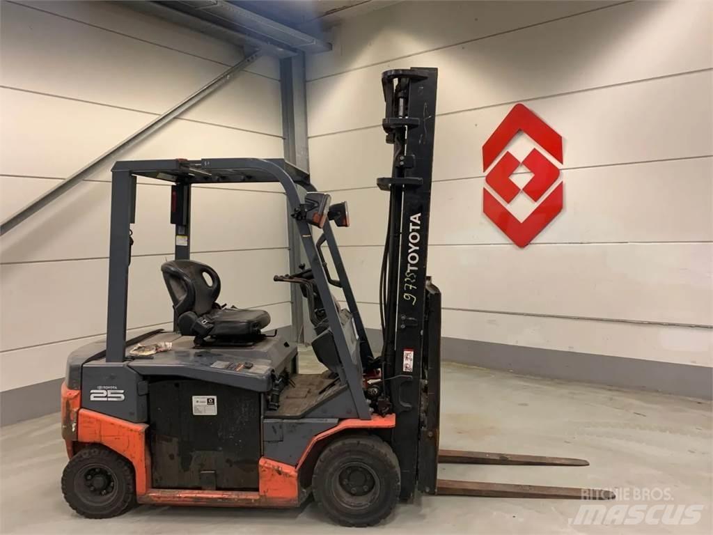 Toyota 8FBN25 Elmotviktstruckar