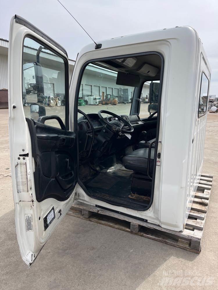 Hino 268 Hytter och interiör