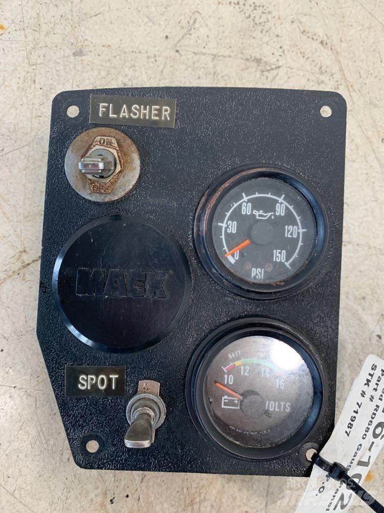Mack RD680 Elektronik