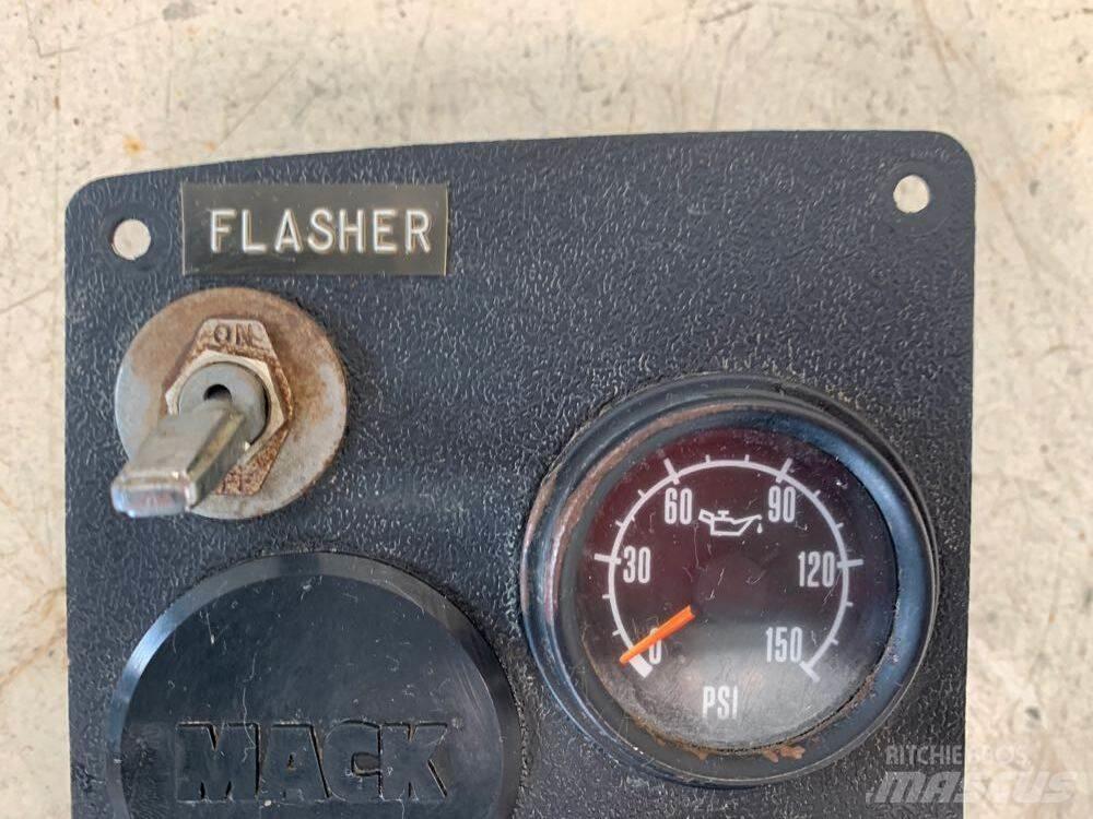 Mack RD680 Elektronik