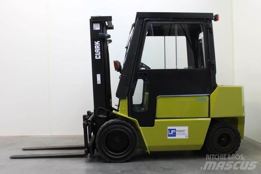 Clark DPM 30 Dieselmotviktstruckar