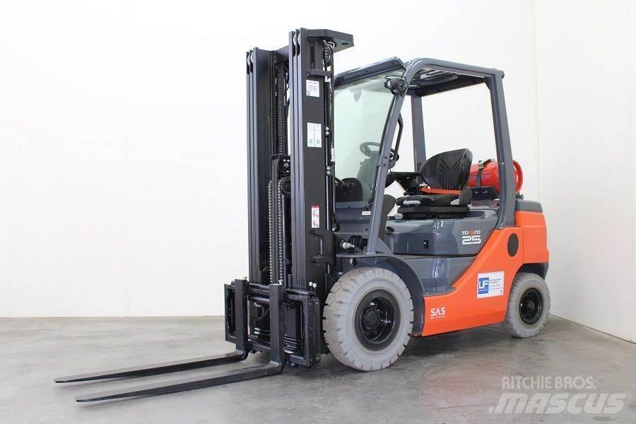 Toyota 02-8FGF25 Gasolmotviktstruckar
