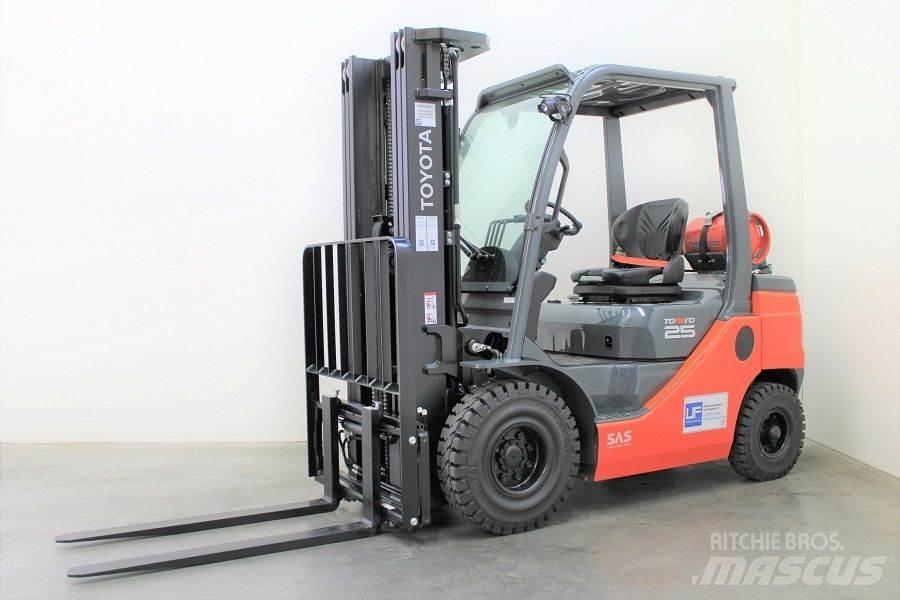 Toyota 02-8FGF25 Gasolmotviktstruckar
