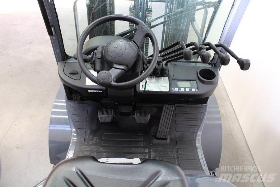 Toyota 02-8FGF25 Gasolmotviktstruckar
