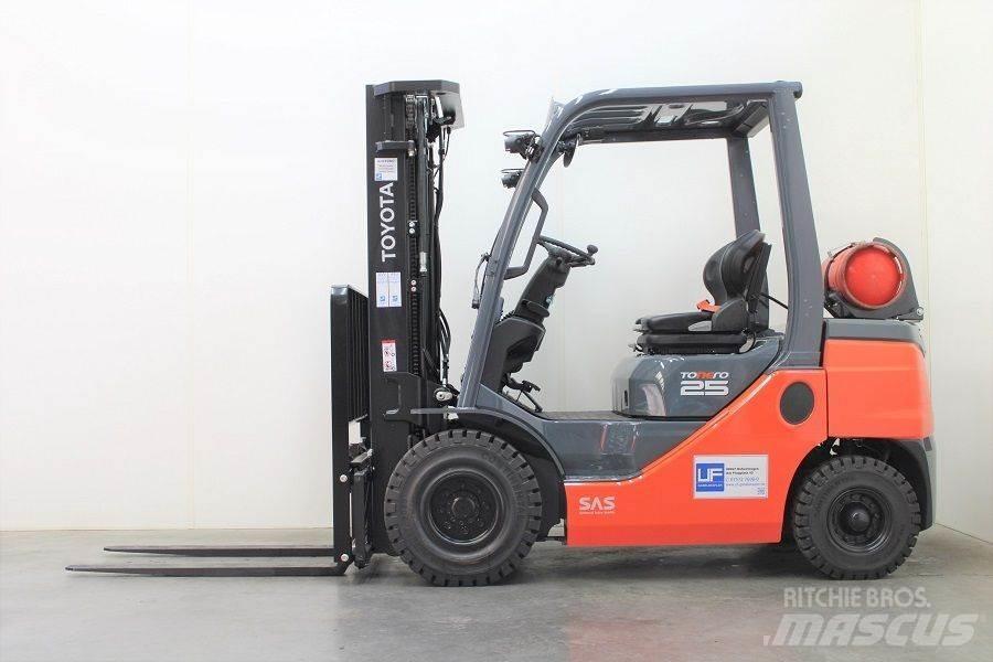 Toyota 02-8FGF25 Gasolmotviktstruckar