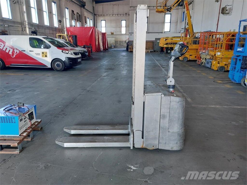BT SWE120I Manuella pallstaplare