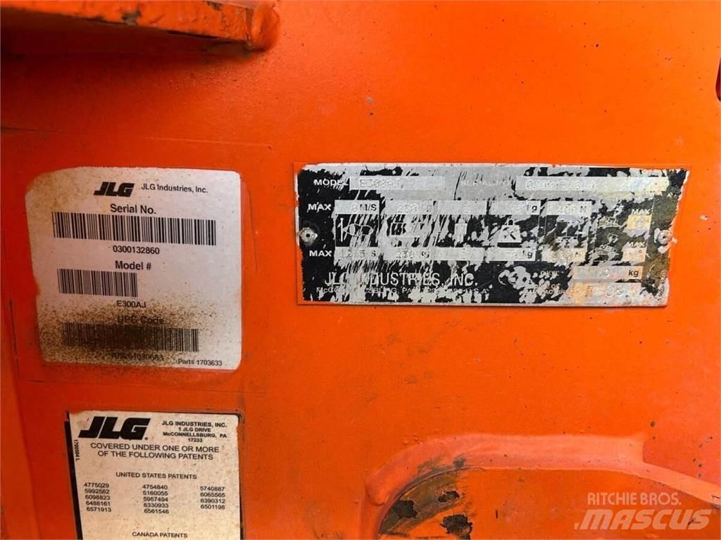 JLG E300AJ Bomliftar