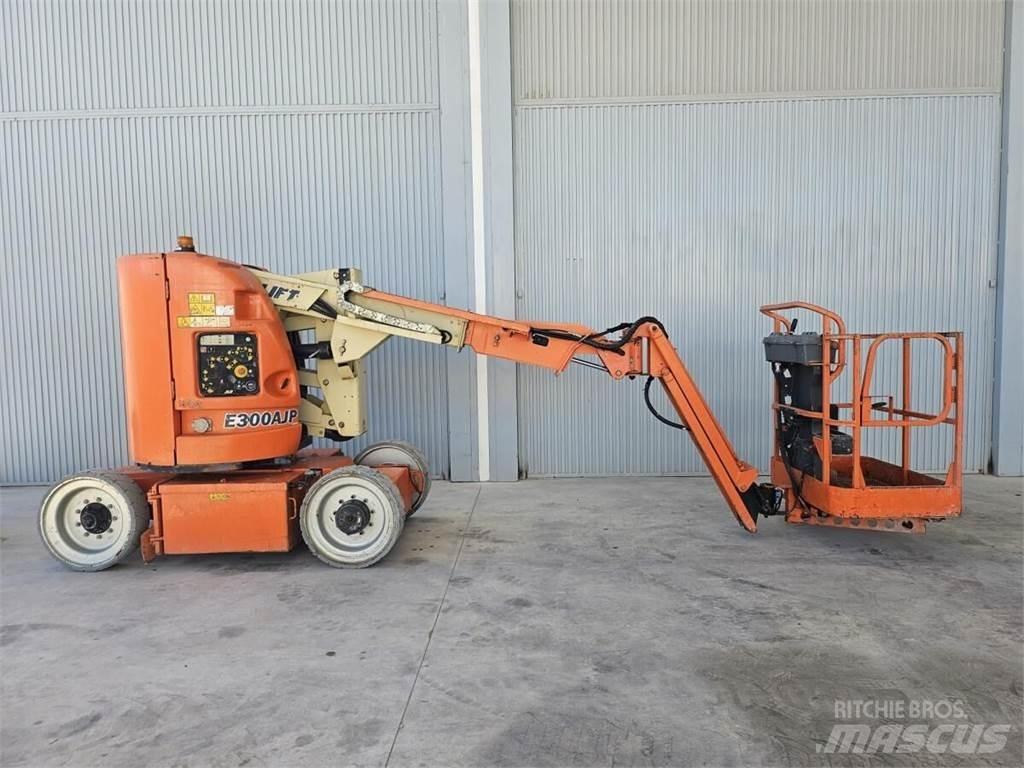 JLG E300AJP Bomliftar