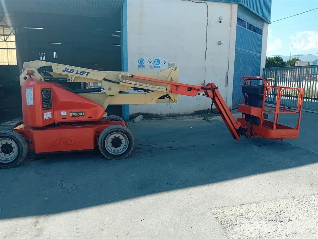 JLG E450AJ Bomliftar