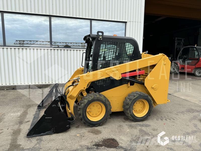 CAT 236D Minilastare