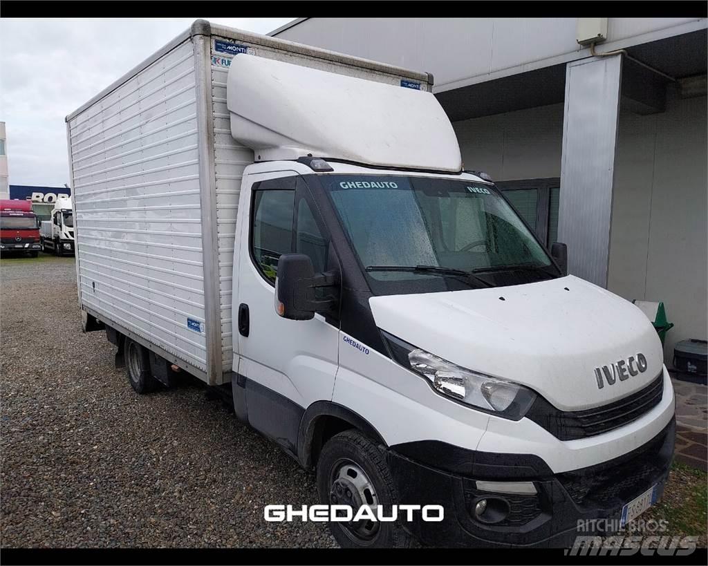 Iveco 35C18 Lätta lastbilar
