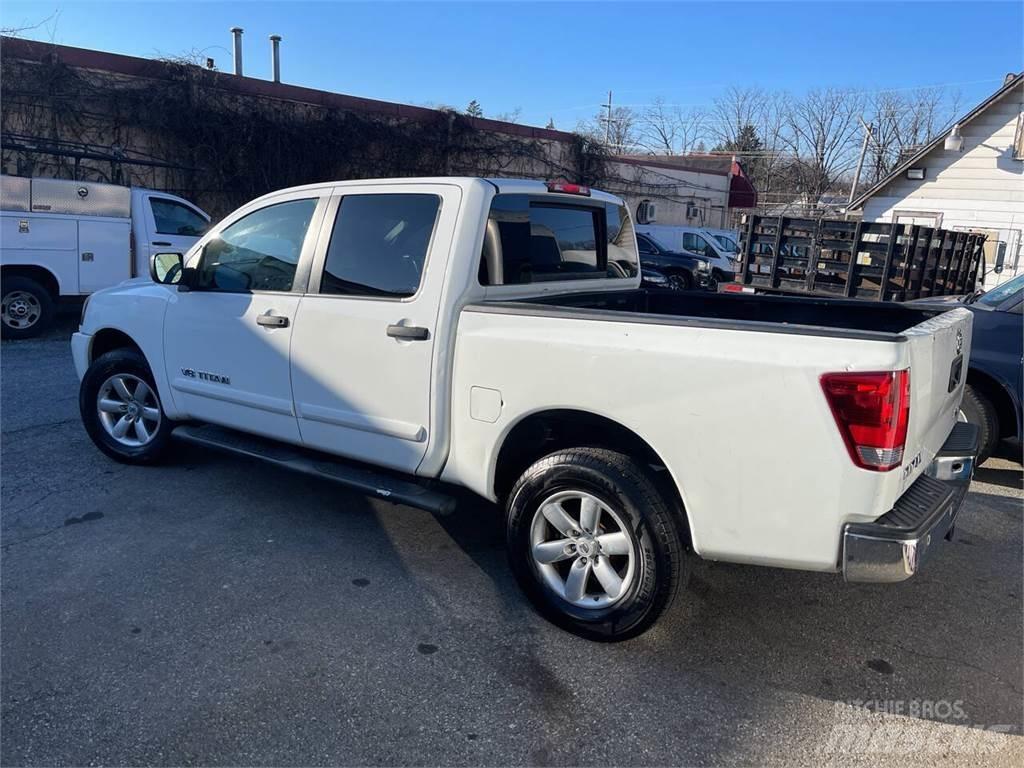 Nissan Titan Flakbilar/Pickuper