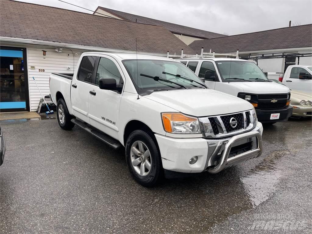 Nissan Titan Flakbilar/Pickuper