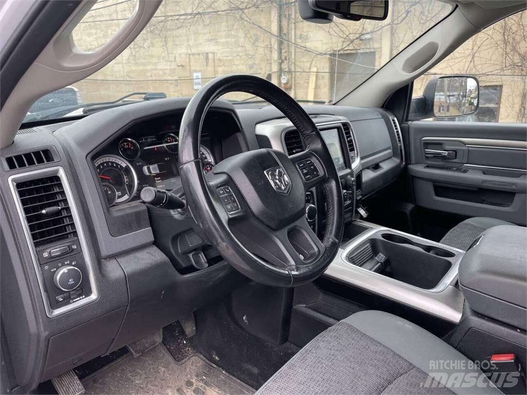 RAM 1500 Flakbilar/Pickuper