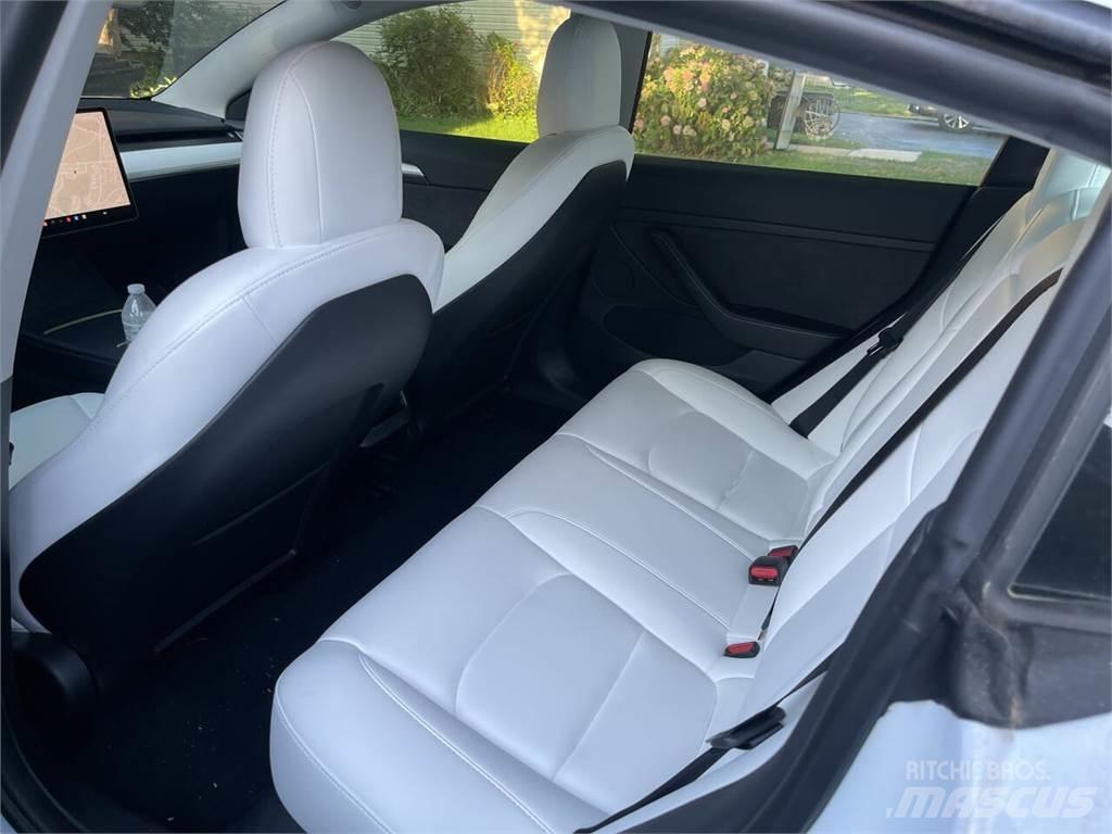 Tesla Model 3 Personbilar