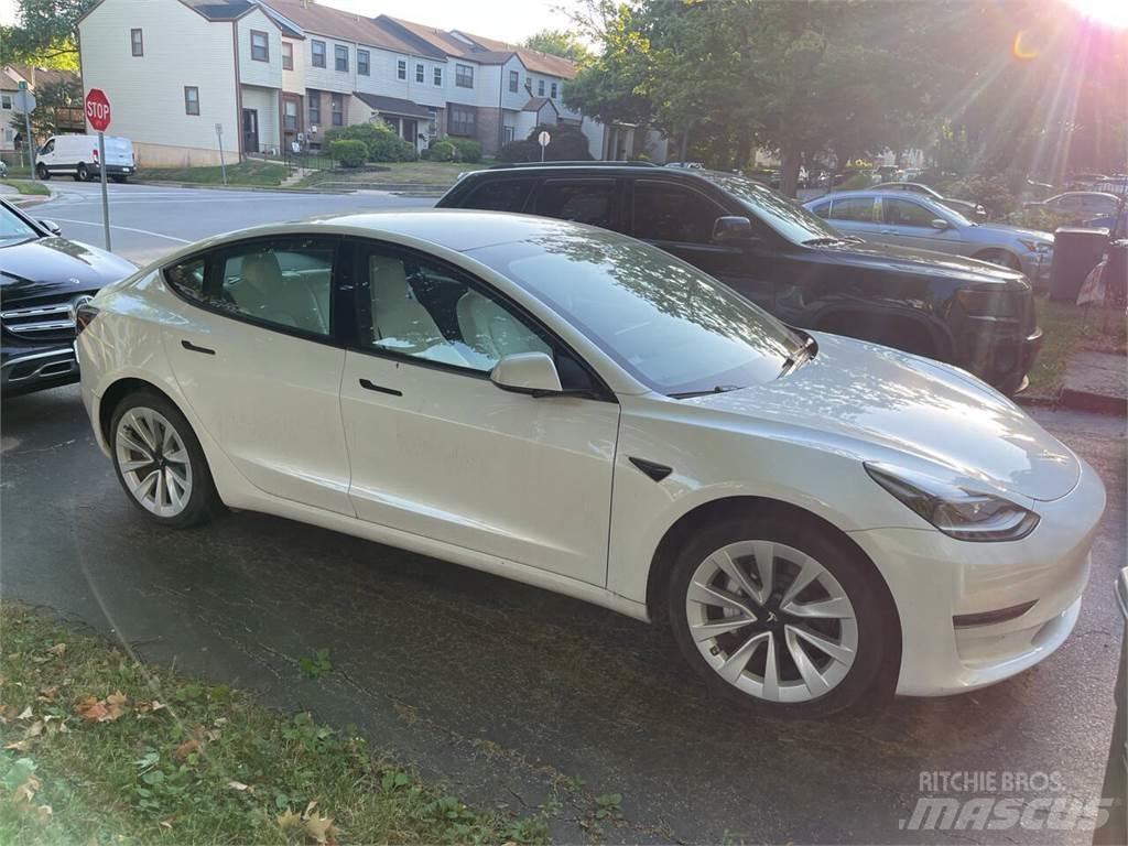 Tesla Model 3 Personbilar