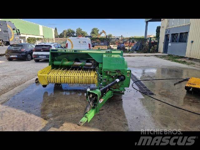 John Deere 359 Fyrkantspressar