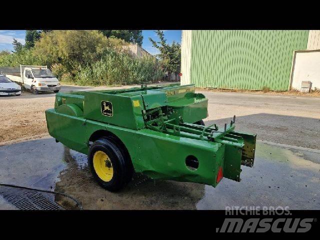 John Deere 359 Fyrkantspressar