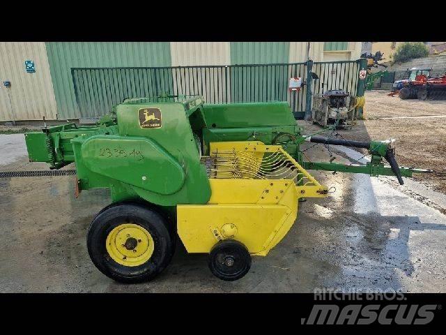 John Deere 359 Fyrkantspressar