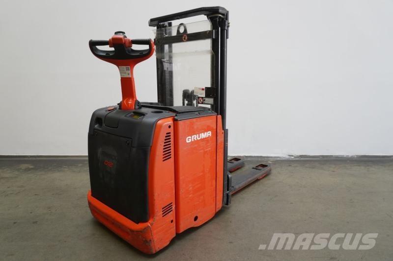 Linde D 12 133 Staplare