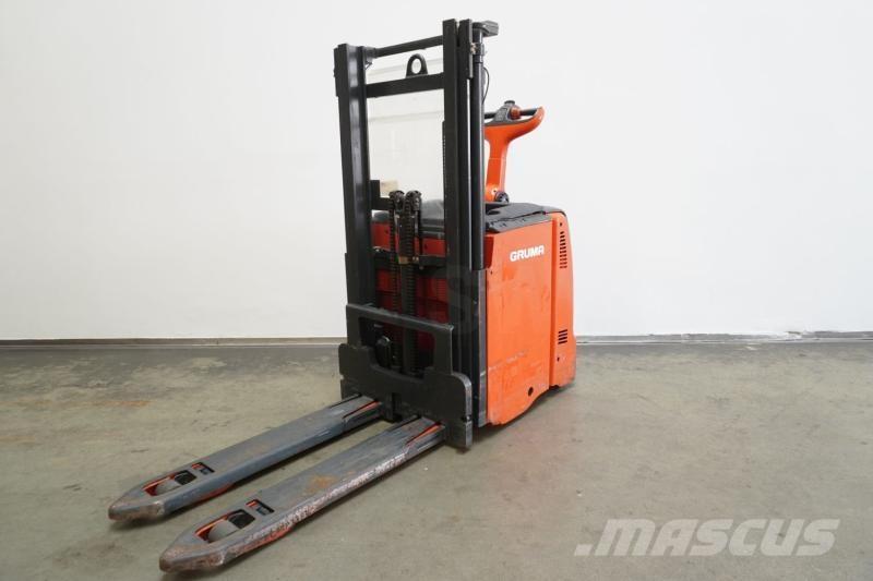 Linde D 12 133 Staplare