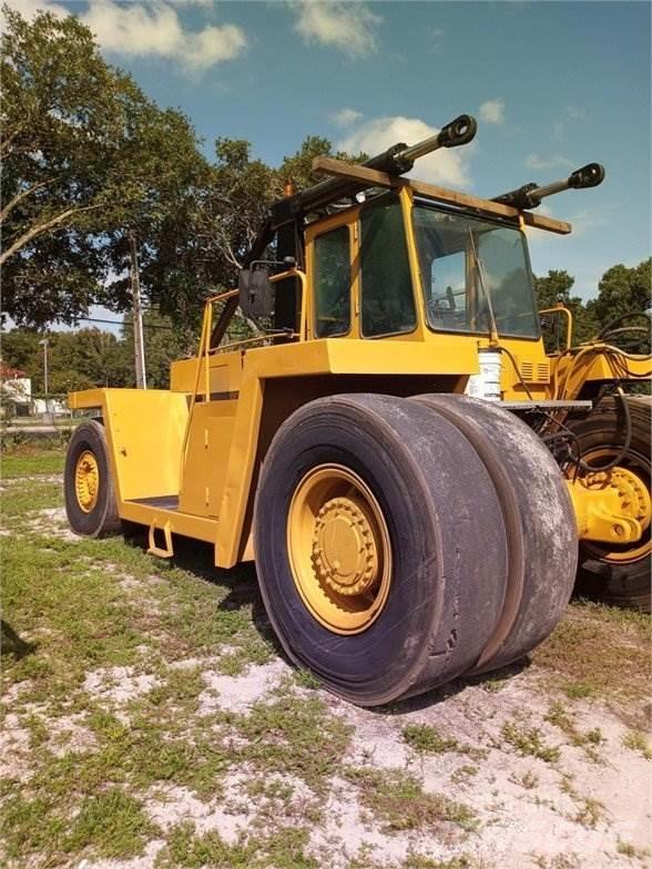 CAT V900 Teleskopbomtruckar (Sträckstaplare)