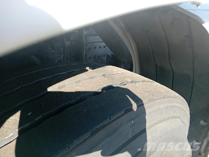 Iveco 330.36 Lastväxlare med kabellift