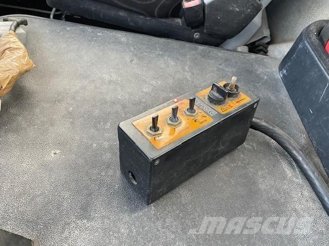 Iveco 330.36 Lastväxlare med kabellift