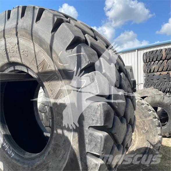 Titan 20.5R25 Däck, hjul och fälgar