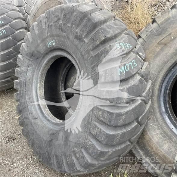 Titan 23.5x25 Däck, hjul och fälgar