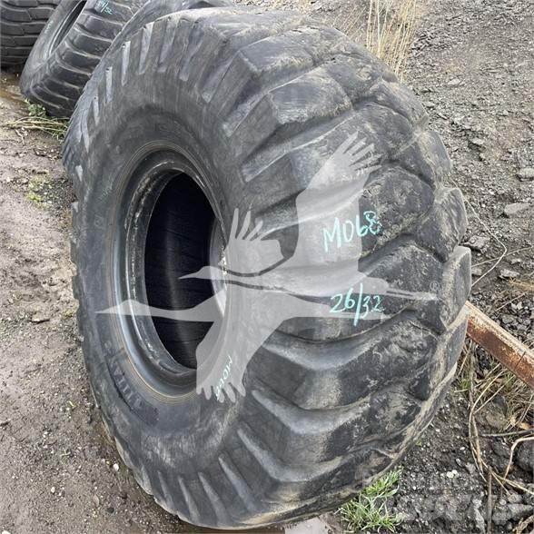 Titan 23.5x25 Däck, hjul och fälgar