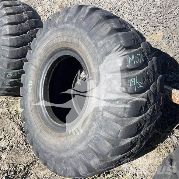 Titan 23.5x25 Däck, hjul och fälgar