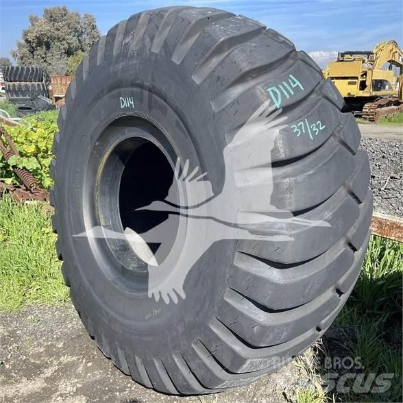 Titan 29.5x25 Däck, hjul och fälgar