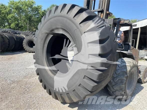 Titan 37.5X39 Däck, hjul och fälgar