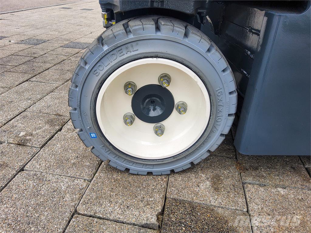 Combilift CBE 3000 4-vägstruck