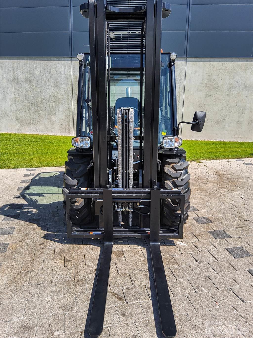 Manitou MC 30-4 Terrängtruck
