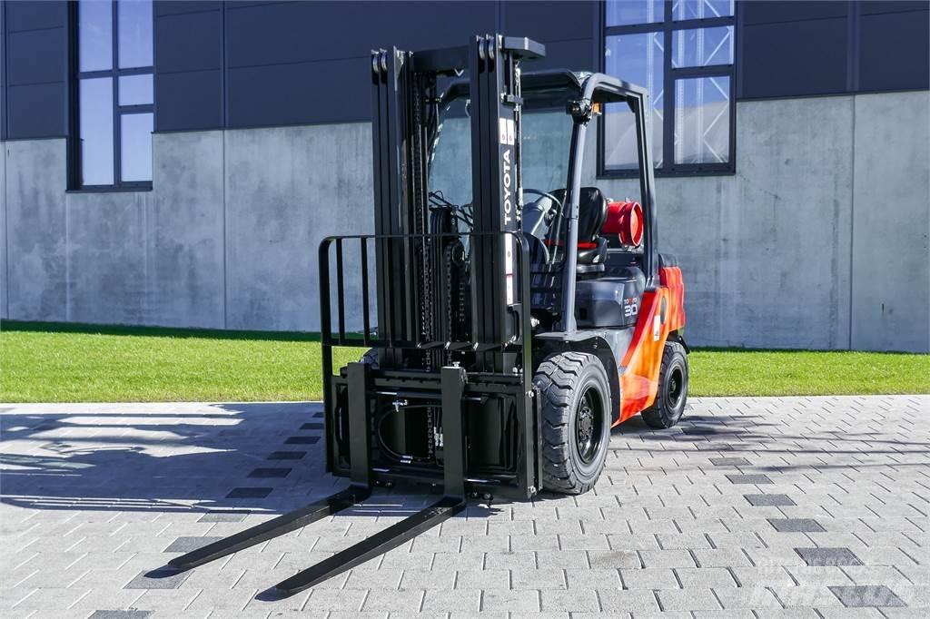 Toyota 02-8FGF30 Gasolmotviktstruckar