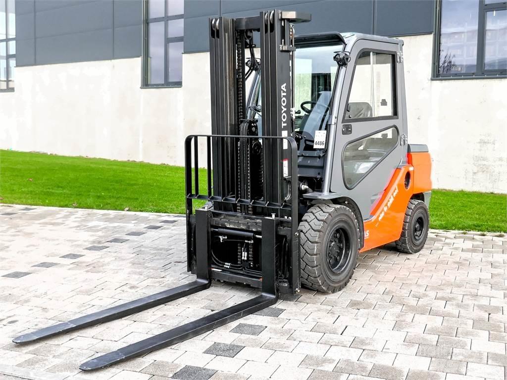 Toyota 52-8FDJF35 Dieselmotviktstruckar