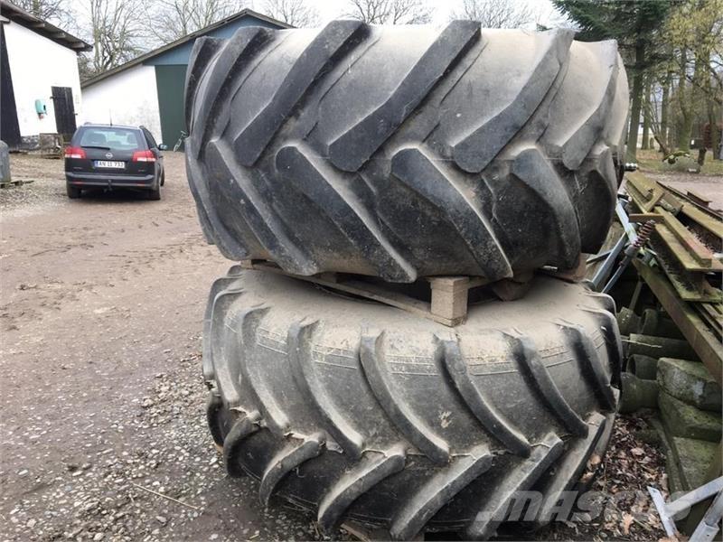  - - - 30.5  x  32 Däck, hjul och fälgar